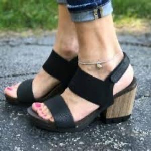 OTBT Duty Free olive sandals size 5 1/2 women’s